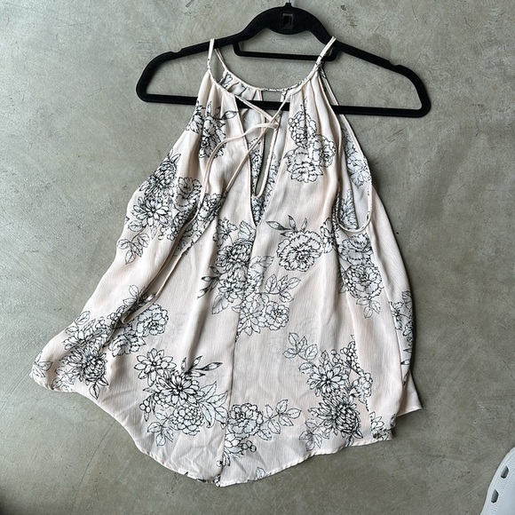 LUSH silky floral tank - Picture 5 of 5